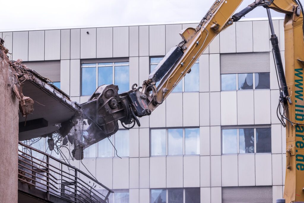 Rozbiórki i demontaż konstrukcji budowlanych